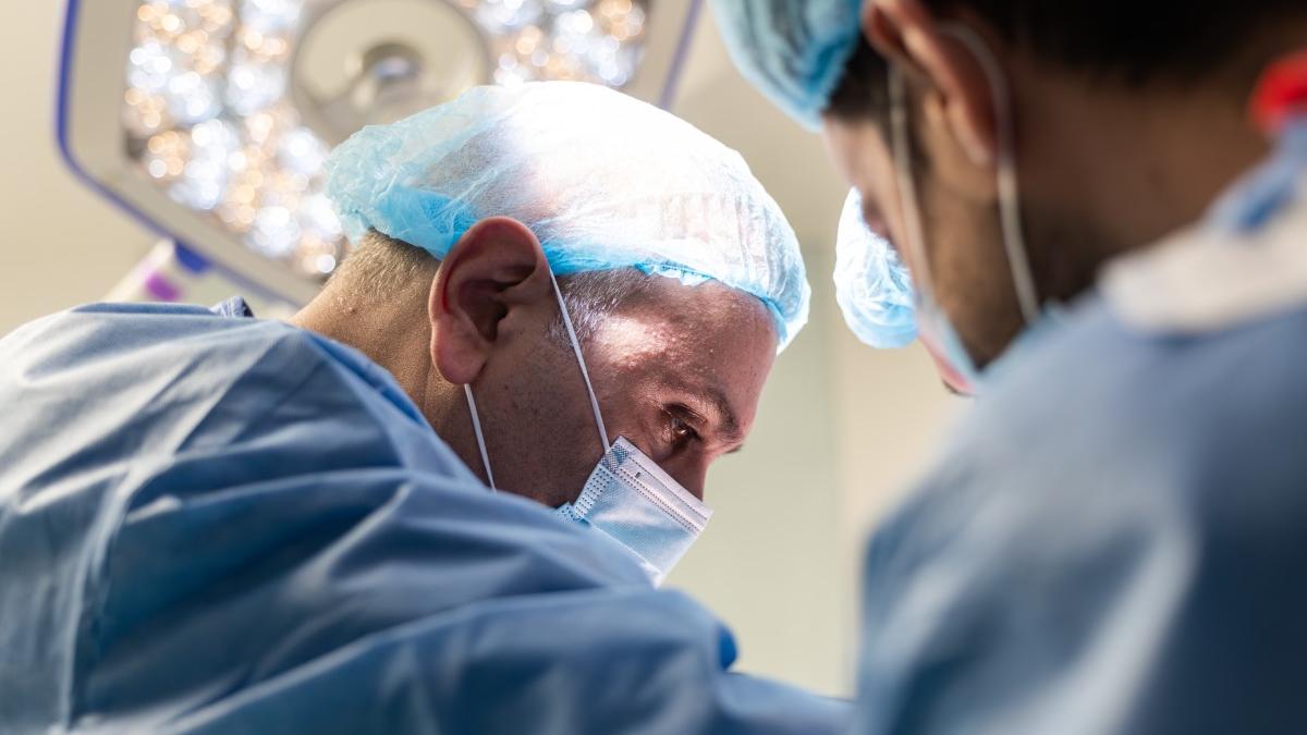 Conf. Univ. Dr. Florin Grama, coordonator al departamentului de chirurgie colorectală la Băneasa Hospital